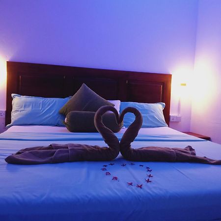 White Villa Hotel Trikunamalaja Zewnętrze zdjęcie