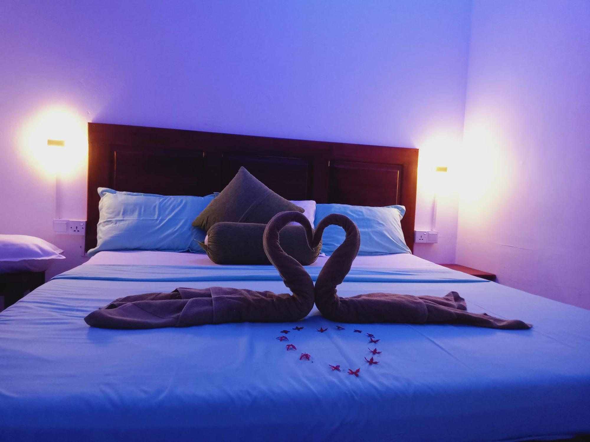 White Villa Hotel Trikunamalaja Zewnętrze zdjęcie