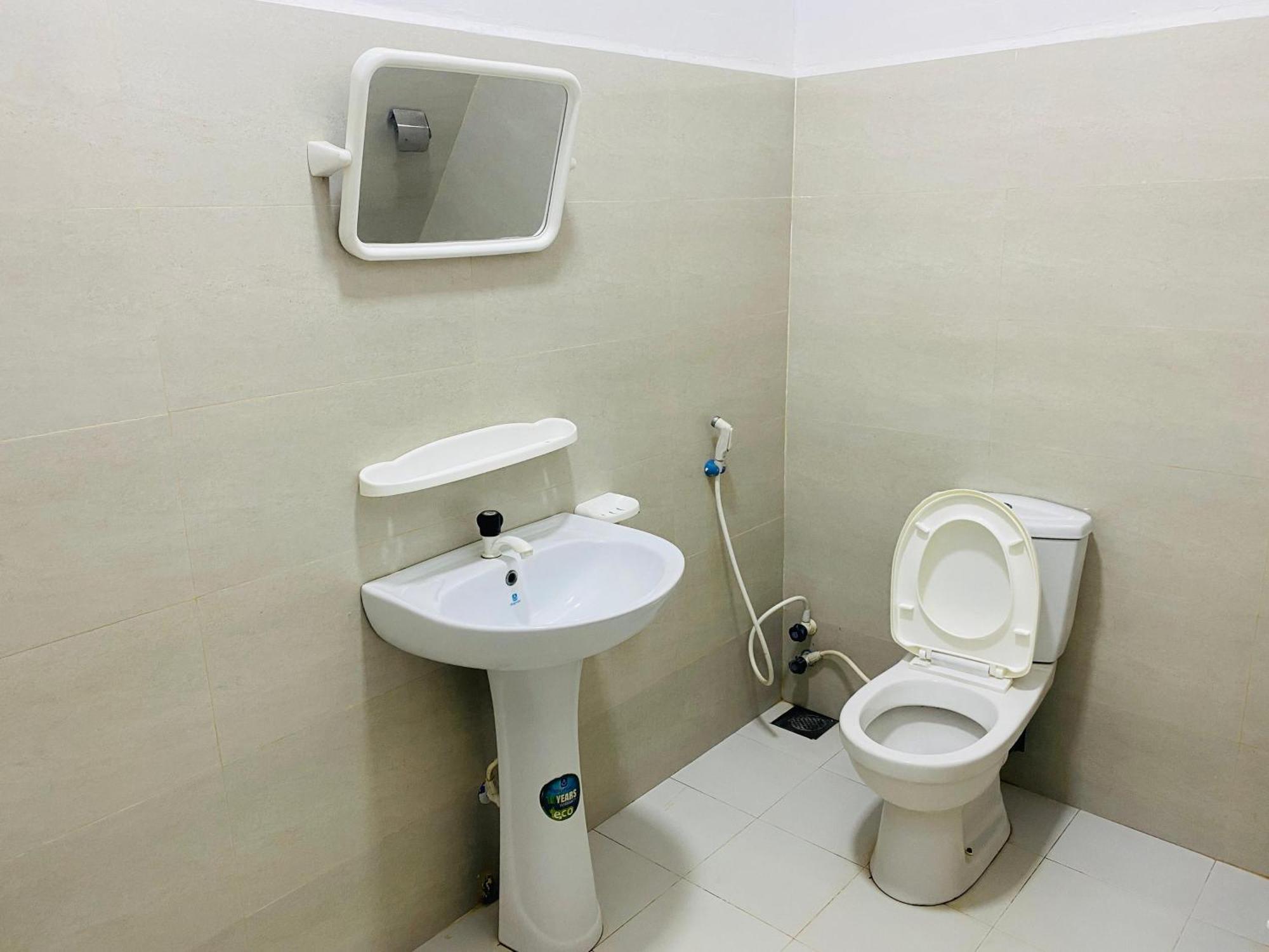 White Villa Hotel Trikunamalaja Zewnętrze zdjęcie