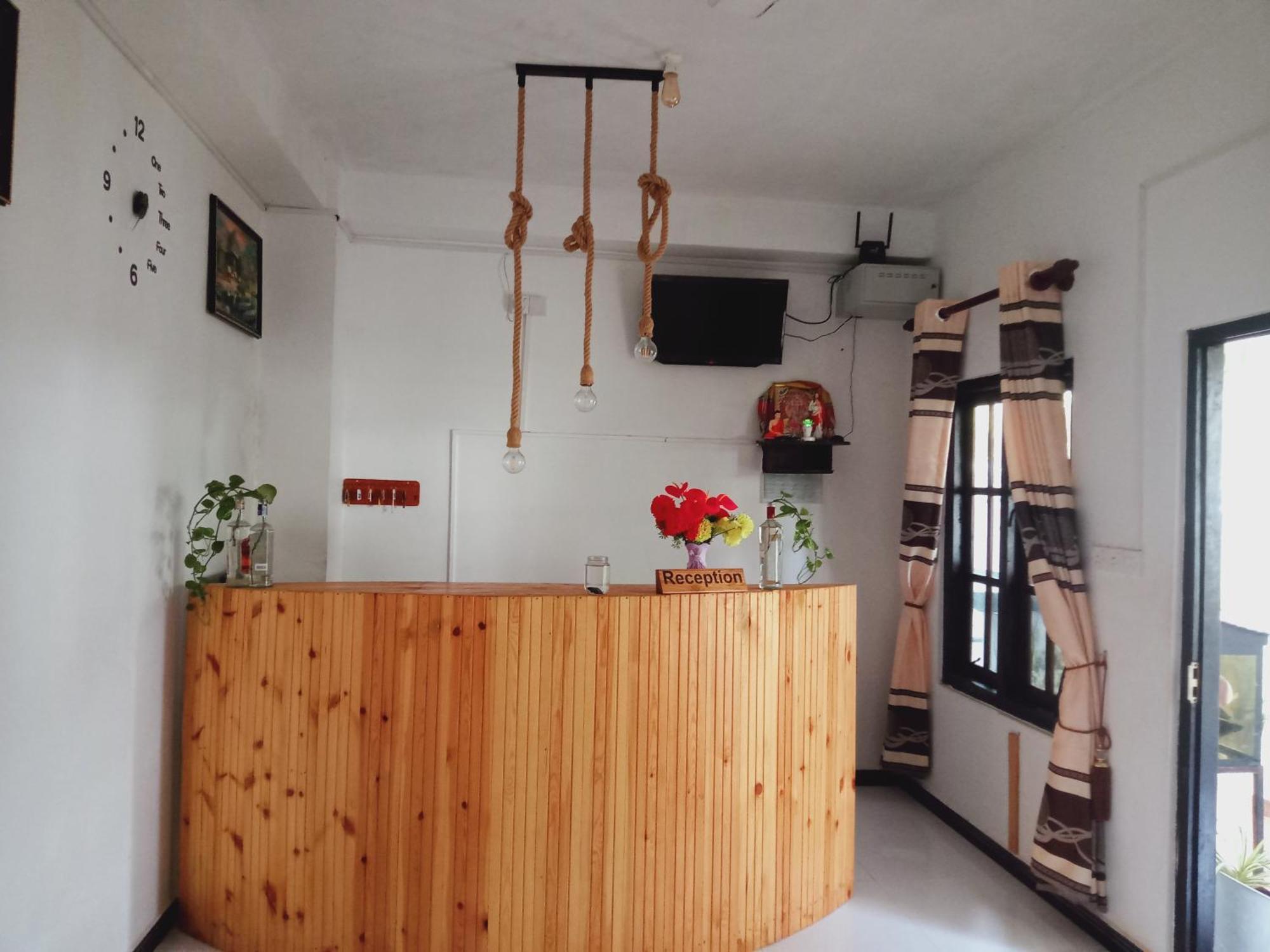 White Villa Hotel Trikunamalaja Zewnętrze zdjęcie
