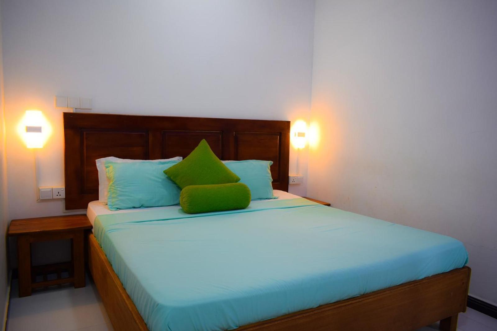 White Villa Hotel Trikunamalaja Zewnętrze zdjęcie