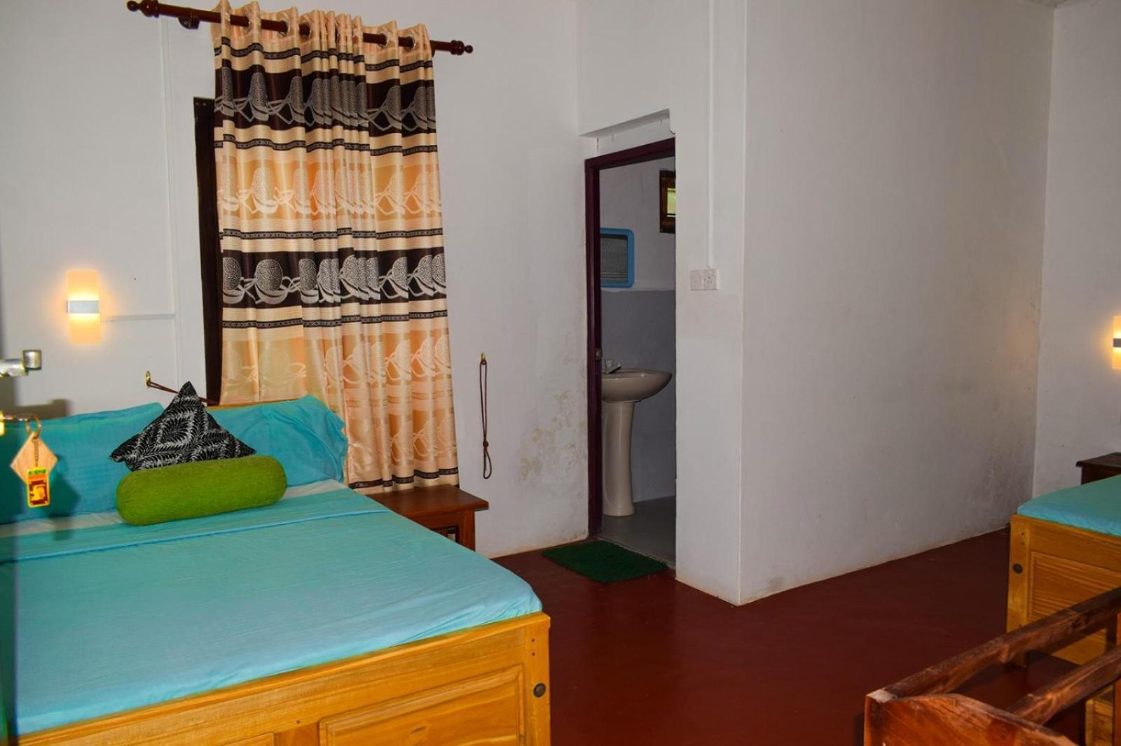 White Villa Hotel Trikunamalaja Zewnętrze zdjęcie