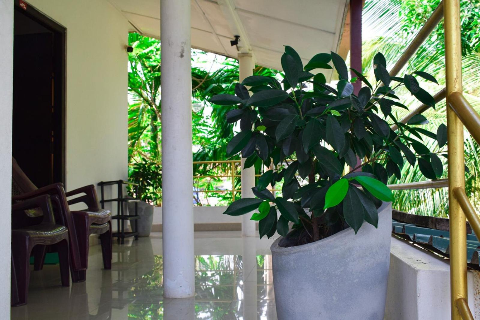 White Villa Hotel Trikunamalaja Zewnętrze zdjęcie